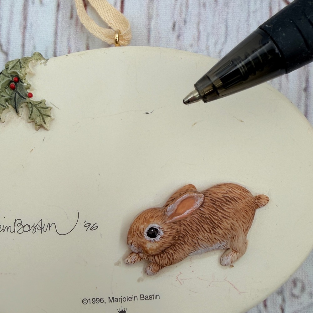 Vintage 1996 Marjolein Bastin Hallmark Rabbit Winter‎ Snow Resin Ornament Oval - Picture 3 of 7